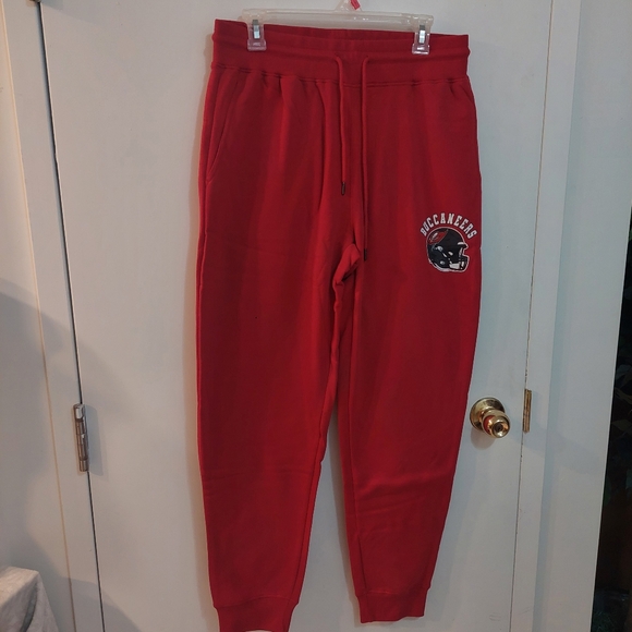 Red Tampa Bay Buccaneers Joggers Sweatpants  Large NWT - Picture 3 of 8